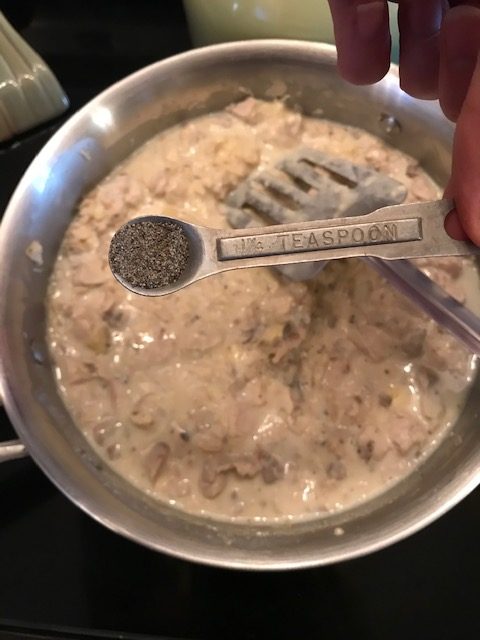 adding black pepper to the Alfredo sauce
#heatherearles #herbnwisdom #chickenalfredo #dinnerideas #podcaster #healthyliving #blogger #author