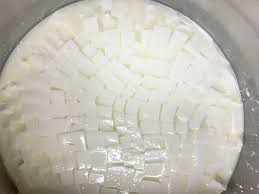 cutting the cheese
#heatherearles #mozzarellacheese #herbnwisdom #naturalliving #cheesemaking #homesteading #DIYcheese