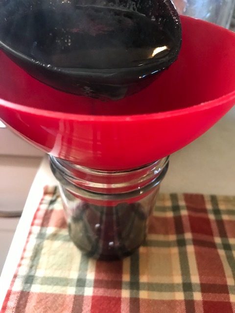 filling the hot jars with hot jelly