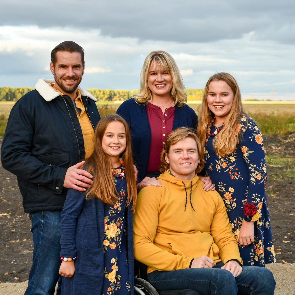 Hunter Pinke and Family
#heatherearles #hunterpinke #PinkeStrong #herbnwisdom #inspiredathletes #footballnews #family