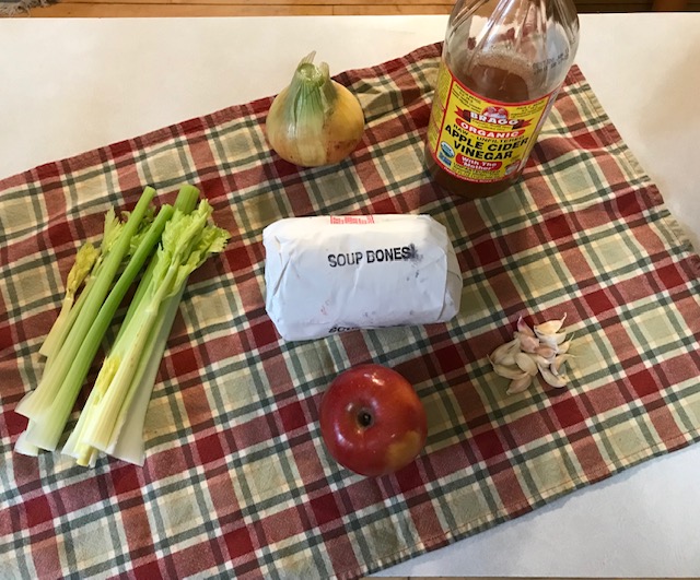 How to Make Homemade Bone Broth
#herbnwisdom #heatherearles #naturalliving #bonebroth #broth #homesteading #naturalremedies #healthydrinks #health #beefbones