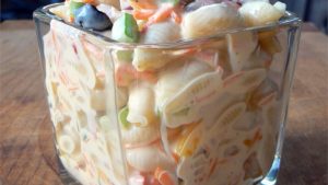 Macaroni salad with red peppers