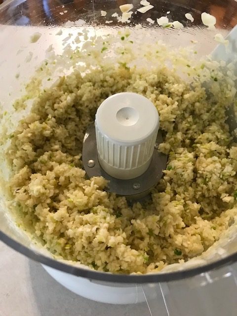 How do you peel and mince garlic?
#HeatherEarles #herbnwisdom #naturalliving #garlic #garden #cloves