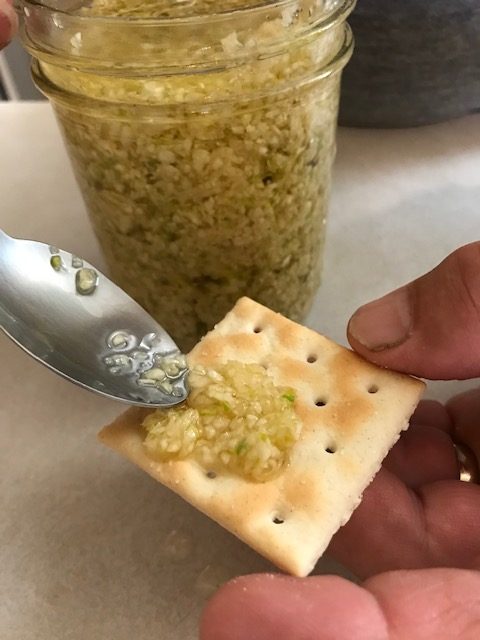 How do you peel and mince garlic?
#HeatherEarles #herbnwisdom #naturalliving #garlic #garden #cloves