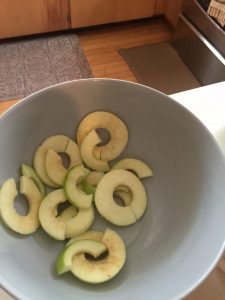 preparing apples to dehydrate