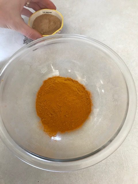Making Ginger and Turmeric Capsules