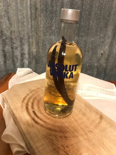 Making Homemade Vanilla Extract
#heatherearles #herbnwisdom #naturalliving #vanillabeans #vanillaextract #desserts #food