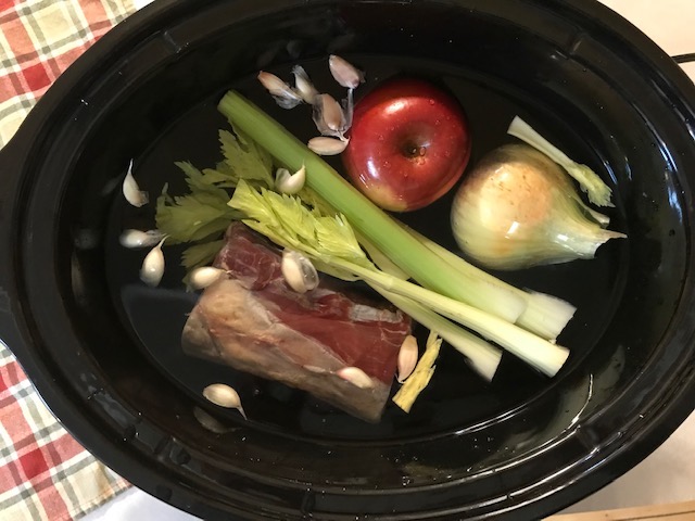 How to Make Homemade Bone Broth
#herbnwisdom #heatherearles #naturalliving #bonebroth #broth #homesteading #naturalremedies #healthydrinks #health #beefbones